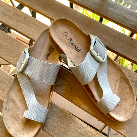 NWOT women’s size 8 sandals - Picture 1 of 4